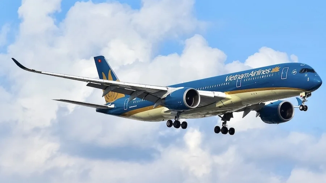 Vietnam_Airlines_Airbus_A350-900XWB_VN-A887-2.jpg