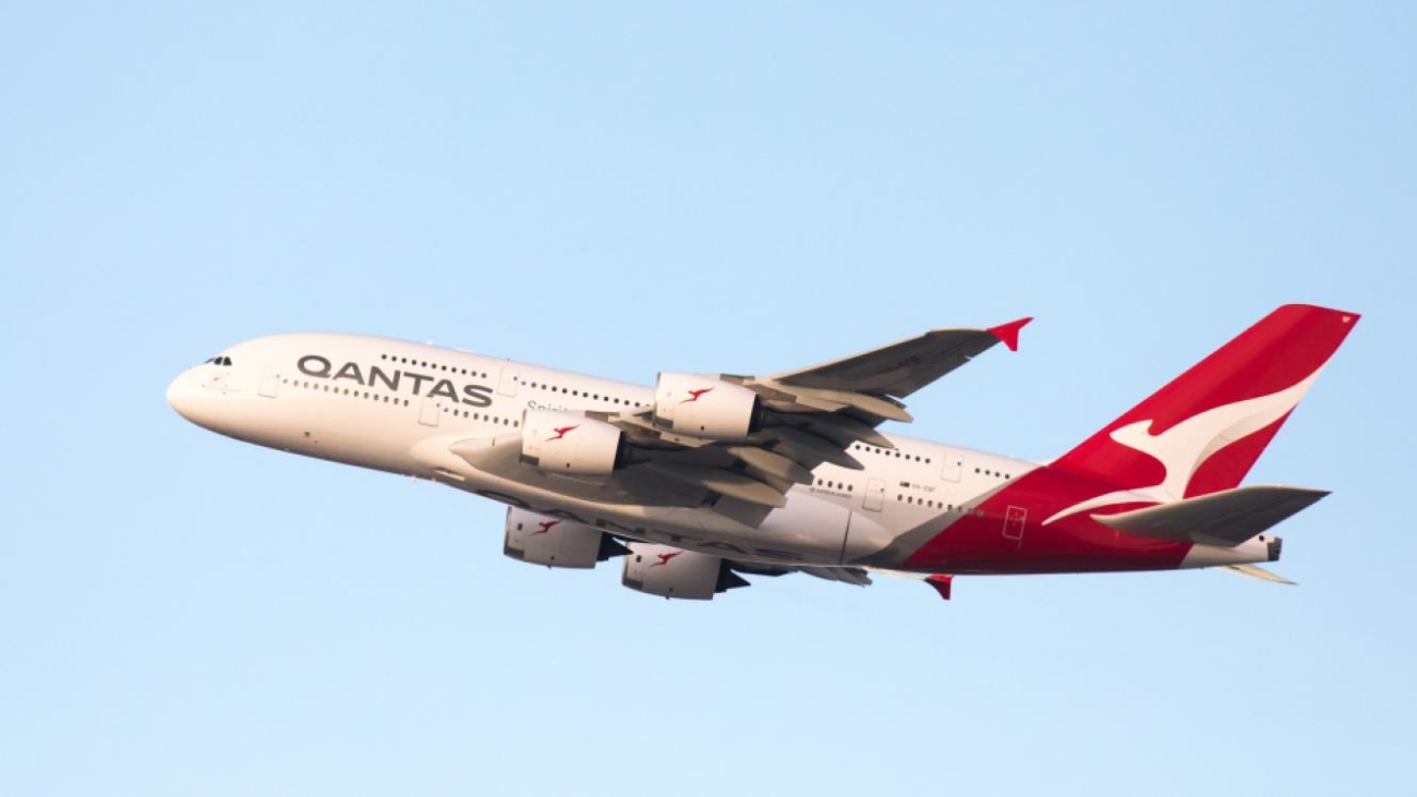 qantasa380takingoff2_0